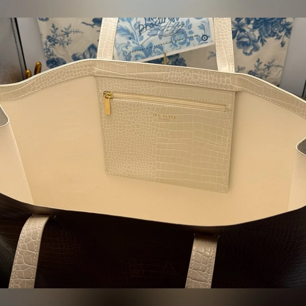 🆕 TED BAKER 🧿 NWOT Allicon Eco Leather Croc Icon Tote Bag, White
